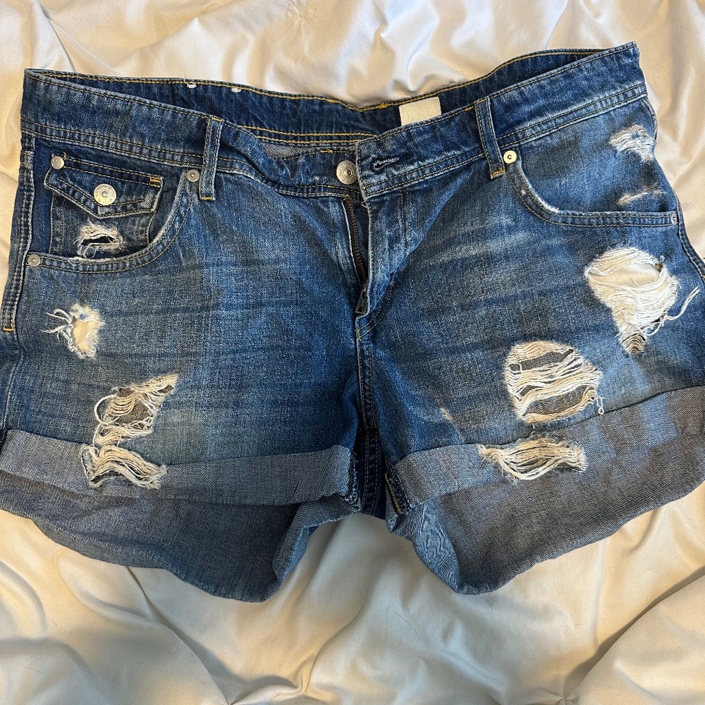 ✨H&M Ripped Denim Jeans✨